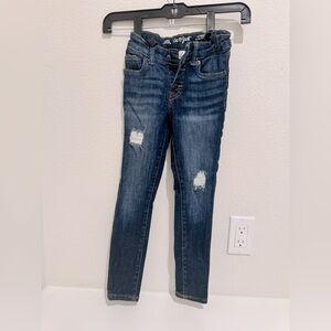 Cat & jack brand skinny jeans for girls. Size 6.